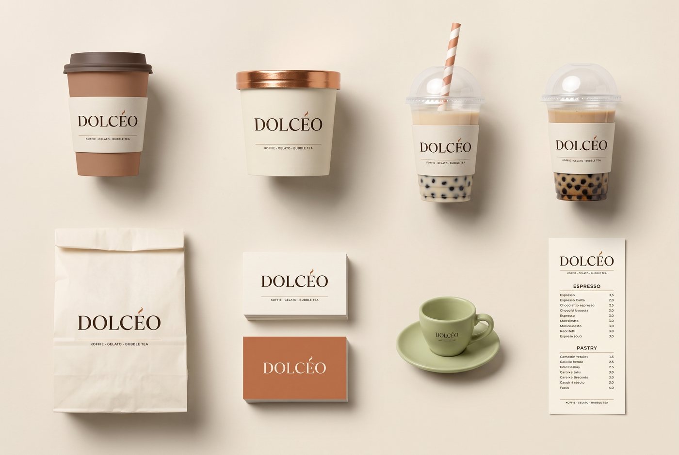 De huisstijl van Dolcéo: bekers, gelatobeker, bubble tea, tas en kaarten